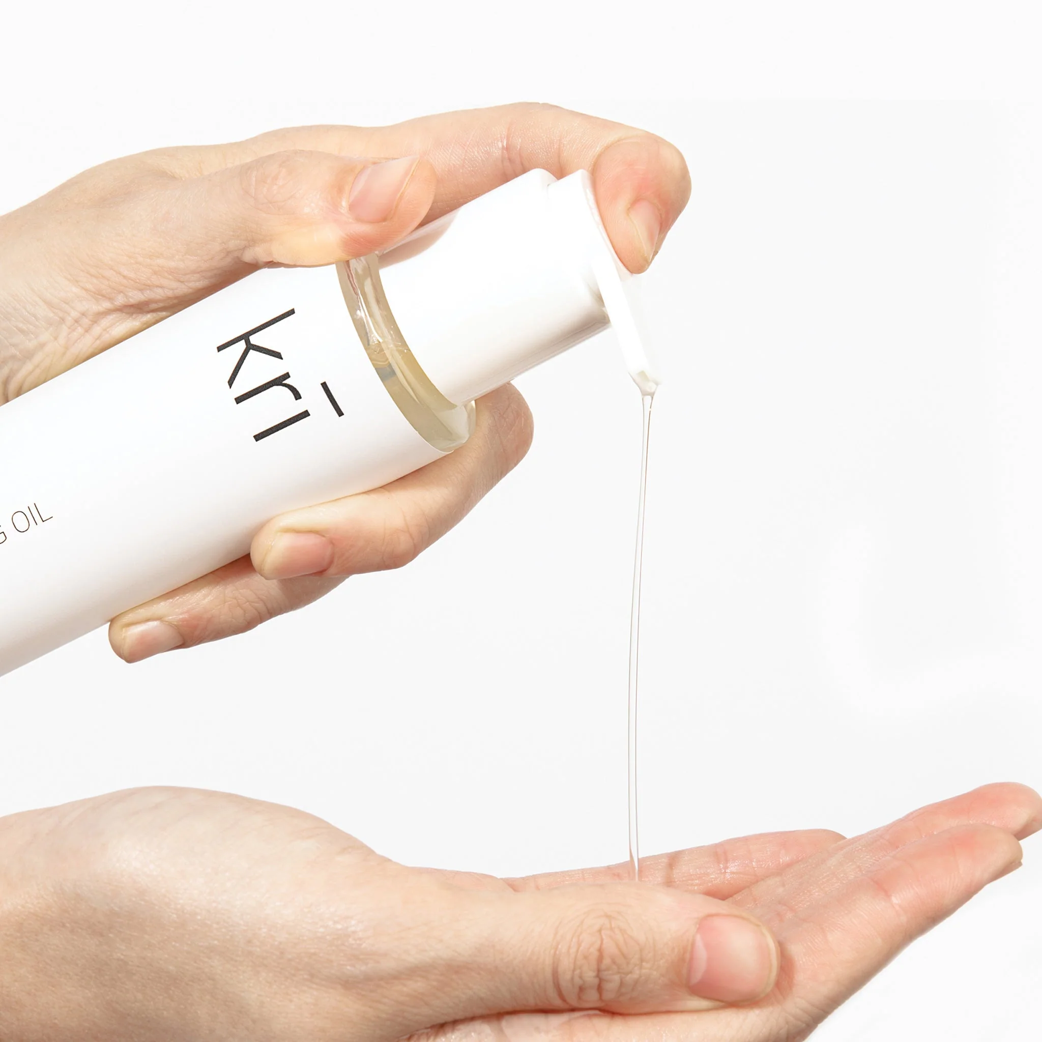 Krī Skincare - Unveil Oil-to-Milk Cleansing Oil - Image 4