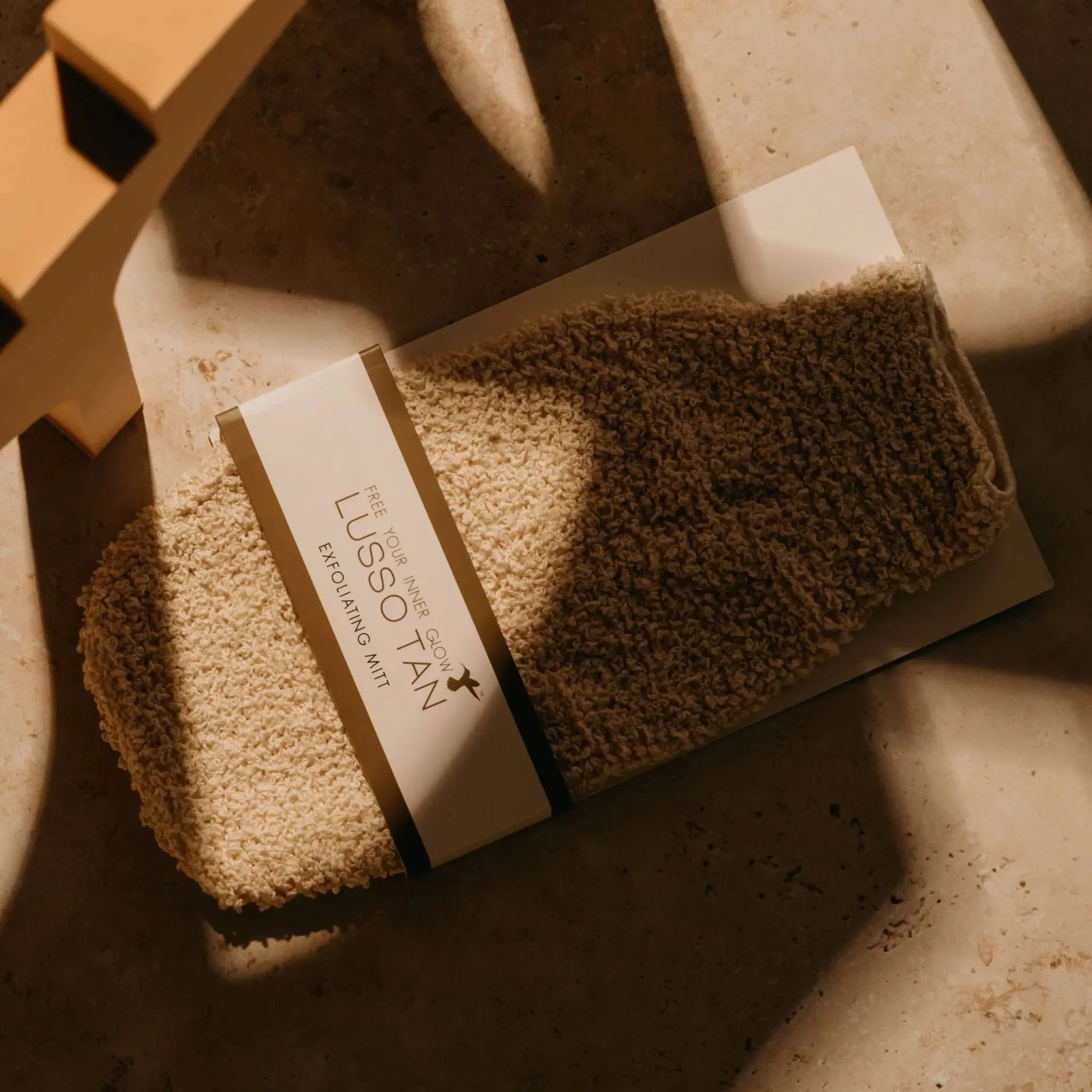 Lusso Tan - Exfoliating Mitt - Image 2