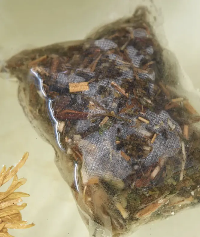 Muihood Mugwort Bath Soak - 8 Pouches (30g) - Image 6