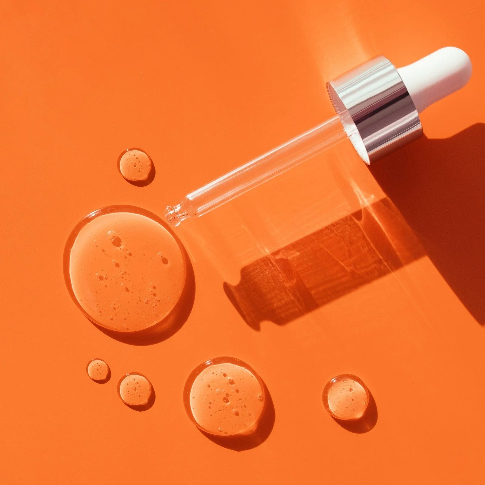 skinChemists Tranexamic Acid 2.5%, Niacinamide 4% Brightening Facial Serum 30ml - Image 4