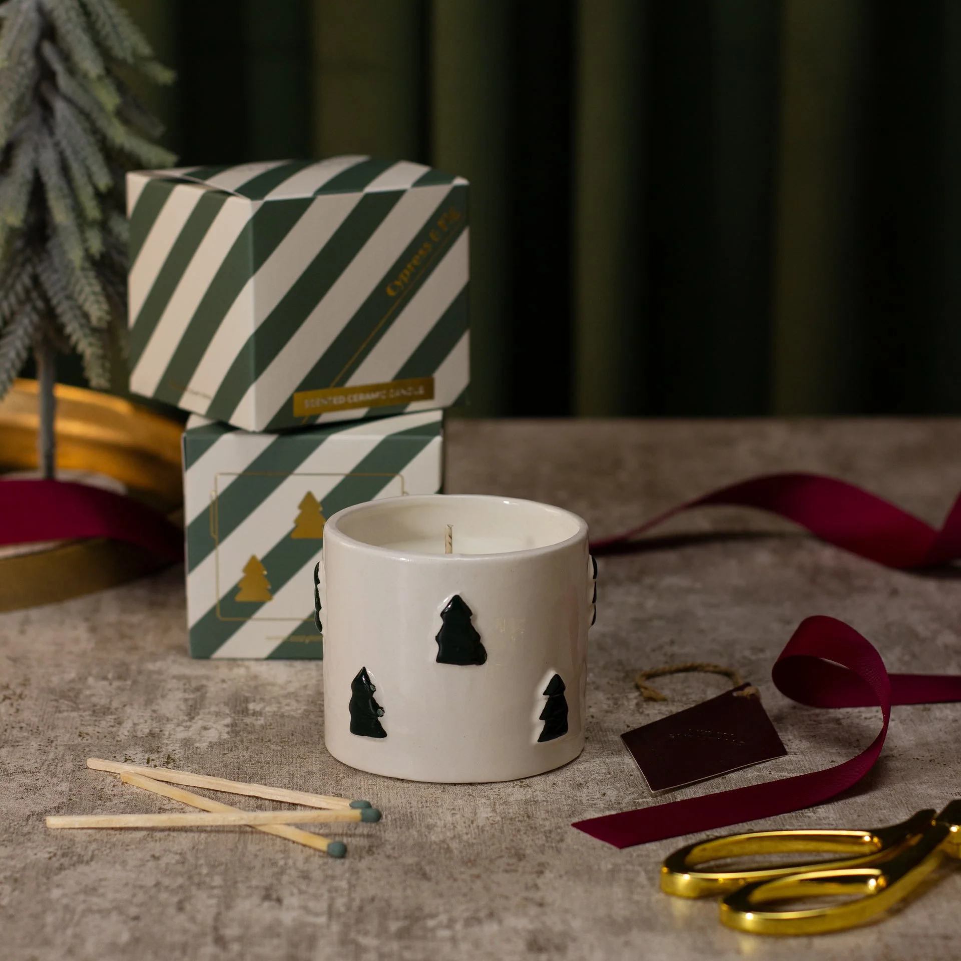 Zesty Lemons Under the Tree: Christmas Spruce Candle - Cypress & Fig - Image 5